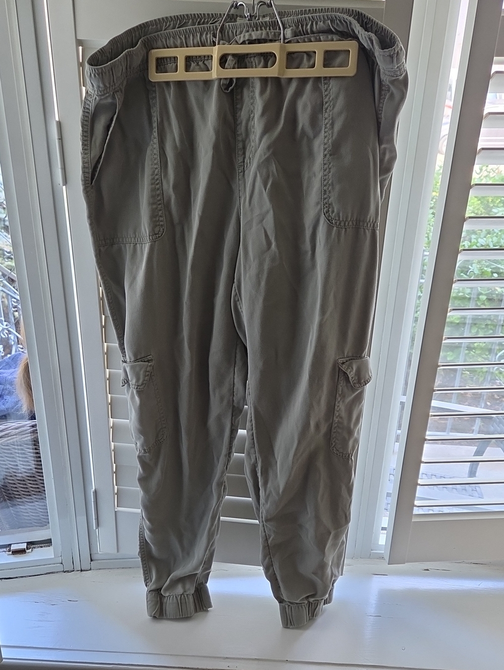 Elastic-Waist UNISEX Cargo Pants - Olive Green